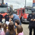 Sačuvali mir i stabilnost u gradu: Novosadska policija Dan i slavu MUP-a obeležila sa najmlađima