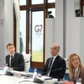 Šta je ovo sa Trampom? Kruži šokantan snimak za stolom G7 (video)