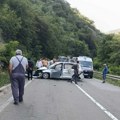 Strahuje se da ima više povređenih! Jeziva saobraćajka na Ibarskoj magistrali: aktivirani vazdušni jastuci, staklo i delovi…