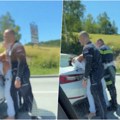 Sav u belom i bos, sa rukama iza leđa, policajci ga drže: Na Zlatiboru zabeležena scena kao u akcionom filmu, jedan muškarac…