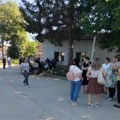 Радници прокупачког Водовода данас очекују остатак плате, али настављају штрајк јер директор не планира да поднесе оставку