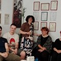 Novi posao za studente – dok roditelji rade, oni vode decu u školu