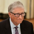 Gejts: Veštačka inteligencija dovoljno moćna da izazove smrt milijardu ljudi