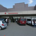Bruka u UKC Srpske: Ogorčeni pacijenti svedoče: "Umesto medicinske pamučne podloške za gips, stavljaju toaletni papir i…