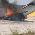Buktinja na putu: Užice-Zlatibor Zapalio se automobil, vatrogasci nisu uspeli da ugase vatru, izgoreo skroz (foto)
