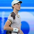 Teniski svet u strahu! Ništa od polufinala Australijan opena, Janik Siner povređen pred meč sa Novakom Đokovićem?