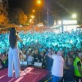 Ceca hitno prekinula koncert u Kuršumliji! Devojka iznenada pala u nesvest, gest pevačice sve oduševio