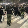 Tuča žandarmerije i navijača ispred stadiona (VIDEO)