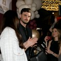 Zvezde zasijale u boemskoj noći Glamurozno otvaranje bašte restorana "Dva Jelena"