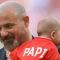 Emotivne scene iz Moskve! Dejan Stanković prvi put u javnosti pokazao kćerku i suprugu