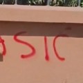 Na zidu Jovine gimnazije u Novom Sadu osvanuli uvredljivi grafiti, ubrzo prekrečeni