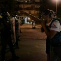 Suzavac pa juriš policije na demonstrante na Novom Beogradu (VIDEO)