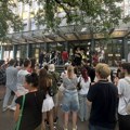 Trojica uhapšenih pušteni da se brane sa slobode, hitna pomoć izašla iz zgrade suda (FOTO i VIDEO)