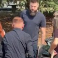 Svi su mislili da neće doći na pomen Saši Popoviću Kad se pevačica pojavila na Bežanijskom groblju sve je iznenadila, jasno je…
