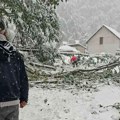 Preko 3.000 ljudi ostalo bez struje, sneg pada duže od 24 sata: Totalni haos u Lučanima, sve ekipe na terenu
