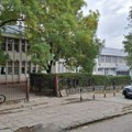 Parking preči od đaka? Pomeranje ograde ispred OŠ "Vuk Karadžić" u Vranju uznemirilo javnost