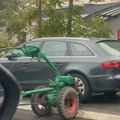 Udes na Julinom brdu: Motokultivatorom se zakucao u auto, policija na licu mesta