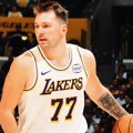 Dončić pokidao – Jović odigrao solidno: Lejkersi pregazili Majami u ofanzivnom spektaklu!