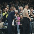 Emocija! Željka Obradovića dočekala na aerodromu devojčica koju uvek grli u Areni, to ga posebno raznežilo