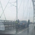 FOTO Upozorenje čitaoca: Oprezno preko Žeželjevog mosta zbog leda na konstrukciji