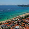 Dečak iz Srbije povredio srpskog turistu na Halkidikiju, pa mu uhapsili oca! Ovo su detalji drame u Grčkoj