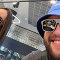(Foto) Veljko Ražnatović i Bogdana krenuli u Španiju Nakon Anastasijinog porođaja stižu u Sevilju, podelili sliku, a na…