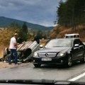 Pukom srećom izbegnuta tragedija: Automobil kod Sušice završio na krovu, sumnja se da je ovo uzrok nesreće