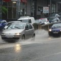 Amss upozorava: Zbog povremenih padavina savet vozačima da prilagode vožnju uslovima na putu