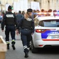 Panika u Francuskoj: Ljude na ulici ubadali iglama VIDEO