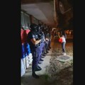 Novosadska policija čuva zid s trobojkom na Limanu