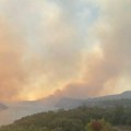 Bukti požar na braču! Vetar rasplamsao vatru u borovoj šumi (foto)