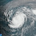 Meteorolozi: Uragan Erin preti da izazove opasne okeanske struje i talase