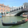 Turisti nasamarili vlasnike gondola u veneciji! Plaćaju ih svega 2 €, građani hitno reagovali da se to ukloni