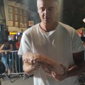 Na “Roštiljijadi” napravljena najveća pljeskavica iz ruke – teška 5,7 kilograma
