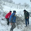 Preko 4.000 Ljudi u ivanjičkim selima i dalje u mraku: Prvi sneg izazvao haos koji i dalje ne prolazi - oko 100 montera svaki…