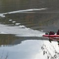 "Ne postoji nijedan trag koji ukazuje da je baš tu došlo do nesreće." Od vozila i putnika koji su upali u jezero kod Čačka ni…