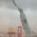 Кип им оде! Ветар одувао најпознатију статуу (видео)
