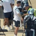 Ni Mesi nije pošteđen: Na aerodromu ga pretresli od glave do pete – njegova reakcija postala hit!