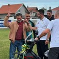 Fudbaleri Poleta iz Trbušana svom vernom navijaču kupili novi motor