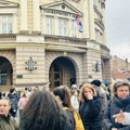 Rektoru niškog Univerziteta predati ostaci platna Fakulteta srpskih studija i zahtev za ostavkom u roku od tri dana