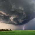 Narandžasti meteoalarm na snazi: Stiže olujno nevreme iz pravca Zapada, može li da se ponovi superćelijska oluja?