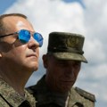 Medvedev: Pregovori sa Ukrajinom još nisu potrebni, neprijatelj treba puzeći da moli za milost