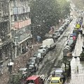 Prvi sneg u Beogradu! RHMZ upozorio da se pored pahulja očekuje i ledena kiša: Da li je u pitanju fenomen poznat kao pljusak…