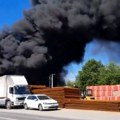 Stravičan požar odneo ljudski život: Nekoliko osoba povređeno, vatrena stihija uznemirila sve (video)
