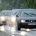 AMSS: zbog mokrih kolovoza na pojedinim deonicama usporen saobraćaj