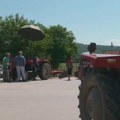 Blokada puta: "Predsednik opštine rekao - ni kamenče više neće u Stublu da stavi jer ne glasamo za njega"