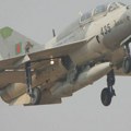 Haos u Bangladešu: Vojni avion se srušio u naseljeno mesto, najmanje 19 poginulih učenika