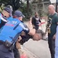 „Beli“ hapse građane koji čuvaju Savski nasip