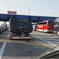 Automobili na granici sa Hrvatskom čekaju četiri sata, ka Mađarskoj po sat i po