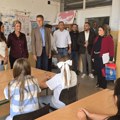 Besplatne torbe i školski pribor delili u Preševu i Bujanovcu